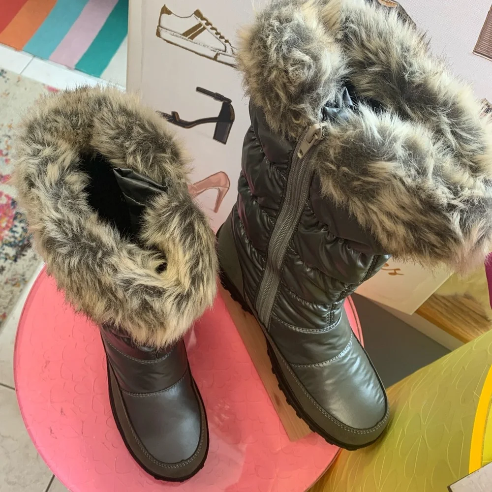 Snow boots - Picture 1 of 6